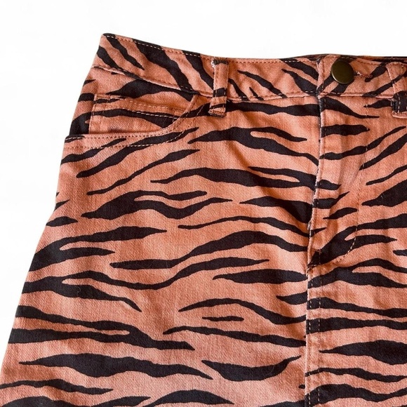 Gianni Bini Girls Orange Tiger-Print Denim Mini Skirt | Size 10 - Picture 4 of 6